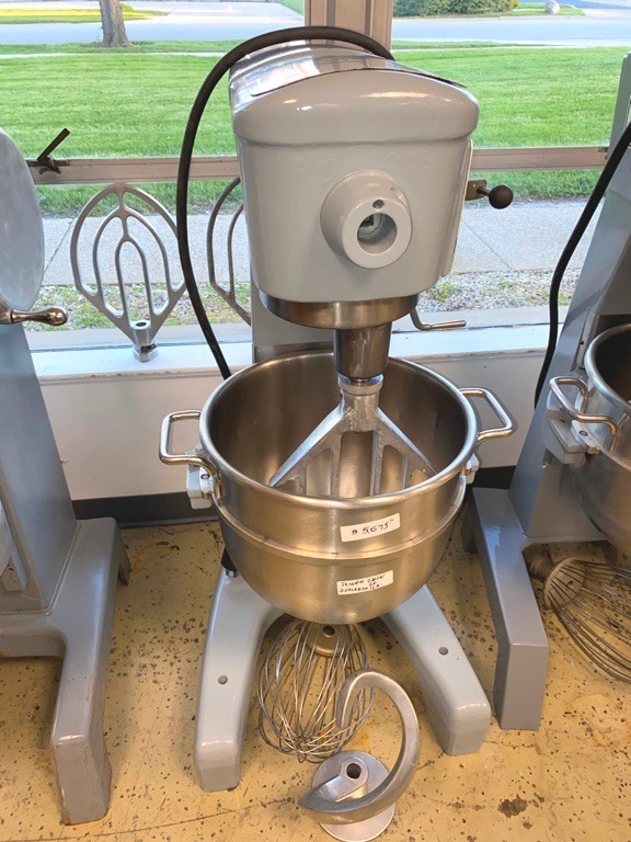 Mixers/ 30 Qt Hobart D-300 T /Planetary Mixer Floor Model /220V-3F-10A / 1/2 HP