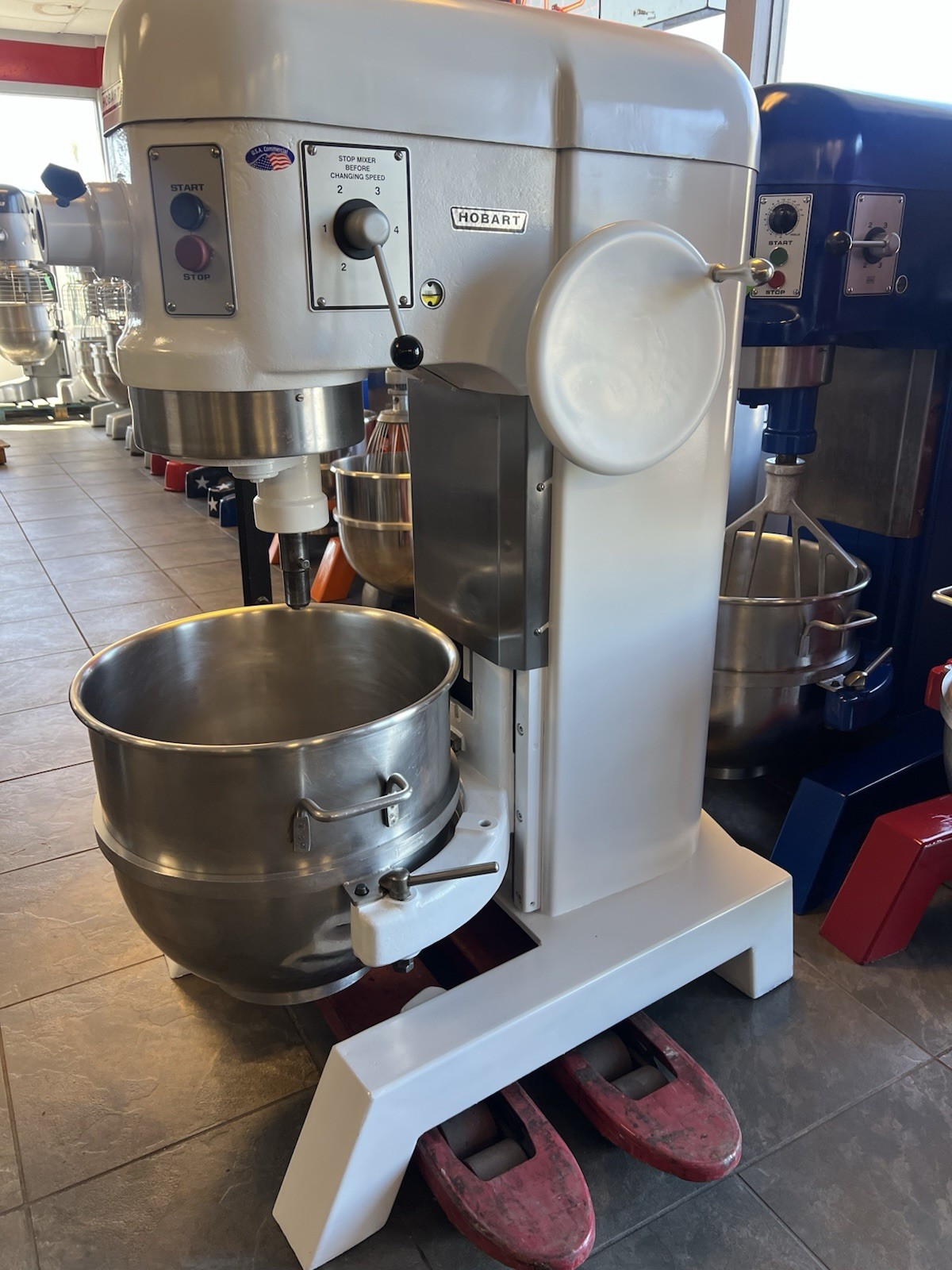 Hobart H-600T 60 Qt Mixer 1.HP – 3Ph – 208v New Stainless Bowl And Dough Hook