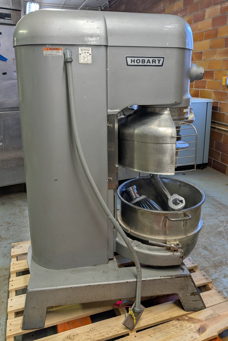 Hobart H600 60 Quart Commercial Planetary Mixer w/ Bowl, Whisk, Paddle & Hook