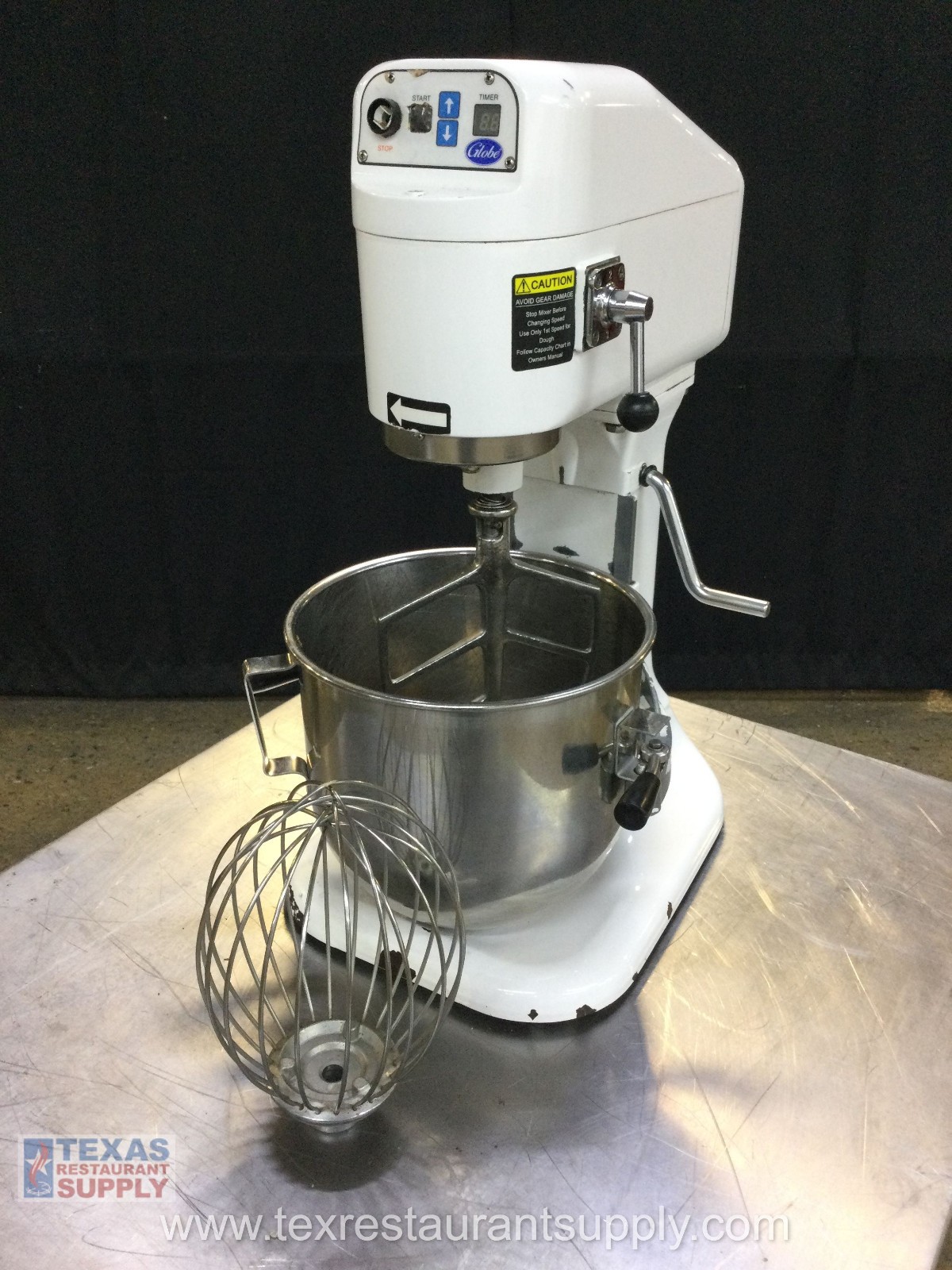 Globe SP8, 8 Qt Countertop Mixer With Bowl 2 Attachment