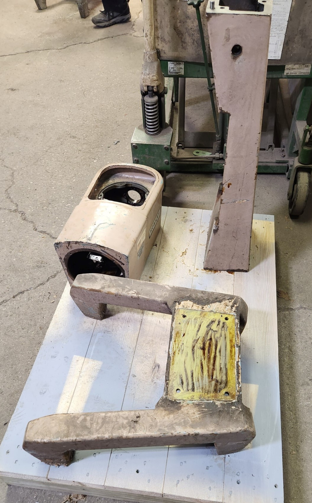 Hobart Mixer D 300 30 qt part #290505 Case Transmission Gear Box good used