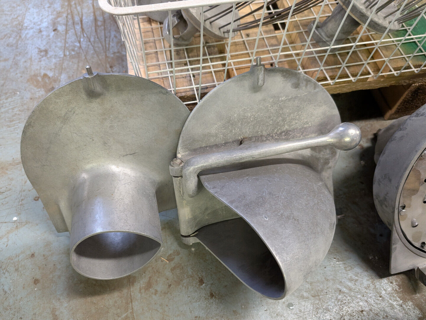 Hobart D-300 Mixer w/ 3 Bowls Hook 2 Whips 2 Paddles Pelican Head & Meat Grinder