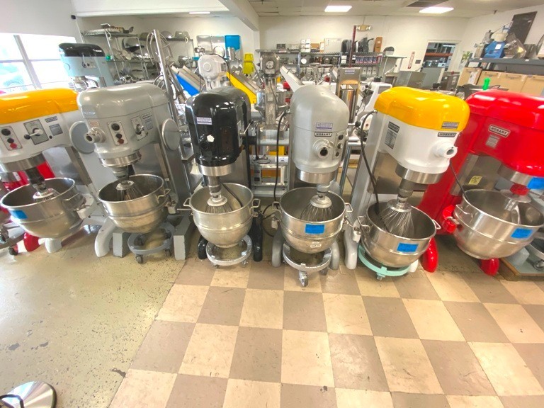Mixers/ 30 Qts. UNIVEX Model SRM30 / 30 qt/ 4 Attachments / 4 Speed 115V