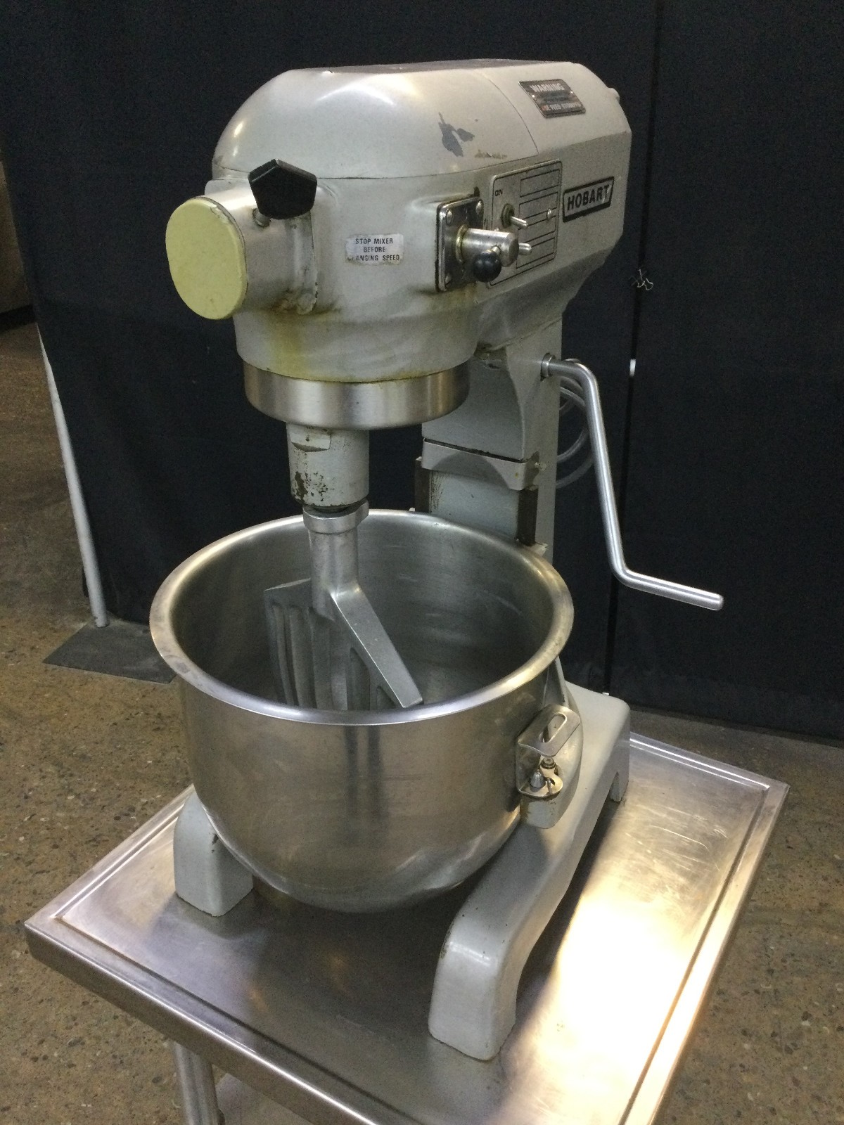 Hobart A-200 Countertop 20 Qt Commercial Dough Mixer With Bowl & 1 Attachment