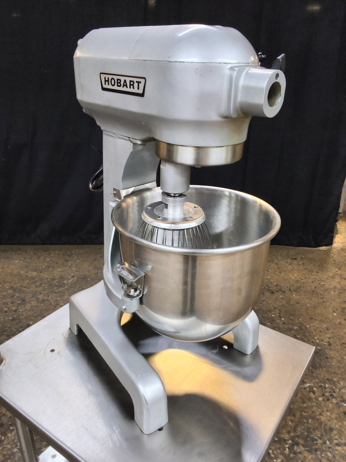 HOBART A-200T 20 QT COUNTERTOP DOUGH MIXER WITH BOWL & WHIP