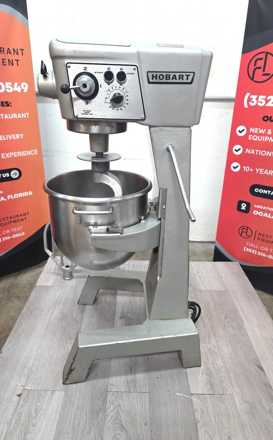HOBART D300T 30QT MIXER W/ HOOK, WHIP, PADDLE,TIMER, BOWL – 1 Phase – WATCH VID!