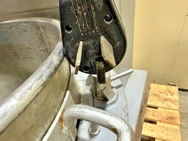 “VULCAN FM-60” HD COMMERCIAL 60 QUART 4 SPEED MIXER WITH BOWL AND J HOOK AUTOMIX