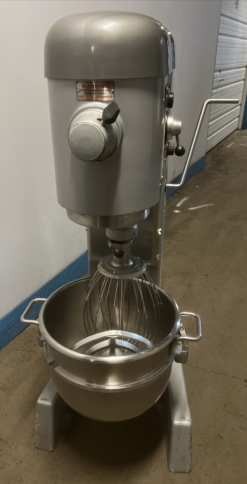 Hobart D330- 30-quart Mixer w/ Bowl Whisk, 2 Hooks & Paddle – 208v 3 Phase-Used
