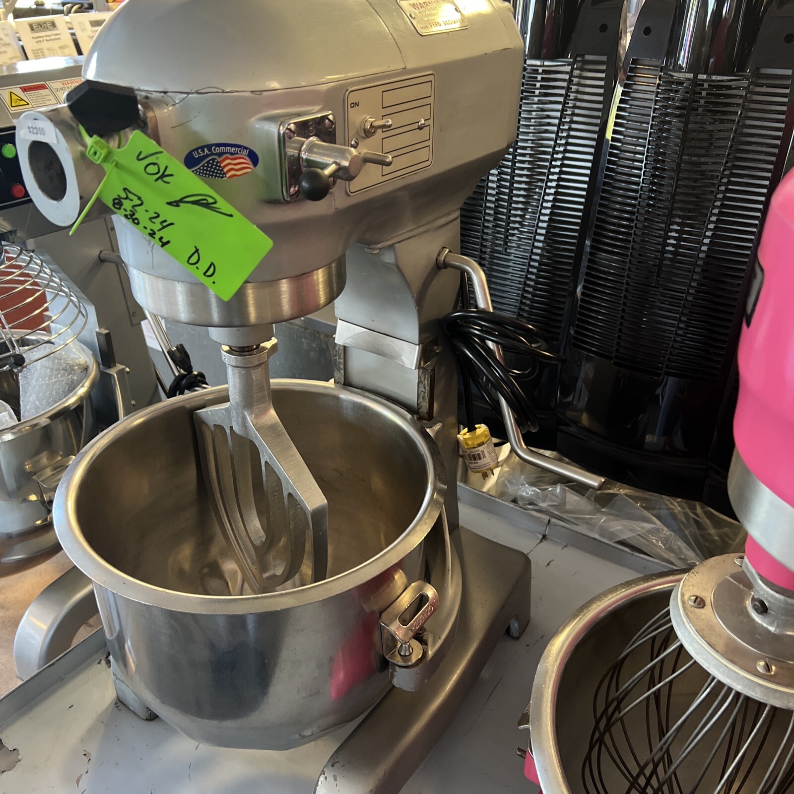 HOBART A 200 20 QT Mixer Includes, Bowl & Pattle Hook & Whip 115V
