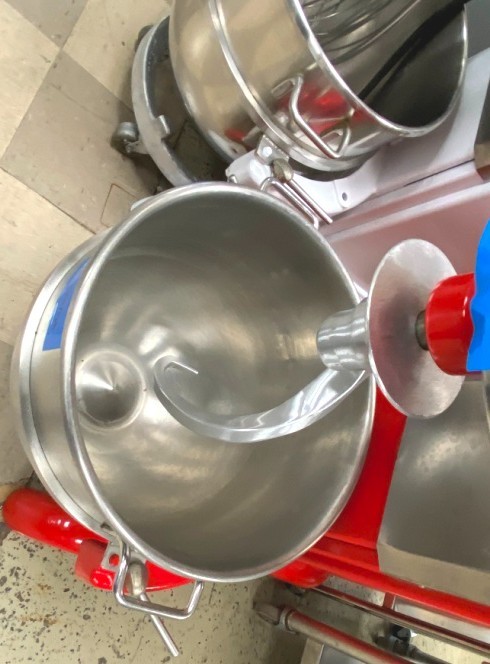 Mixers/ 60 Qt / Hobart H-600 / Mixer Red /w/t 4 Attachments/ 230V-1F-11A / 1-HP