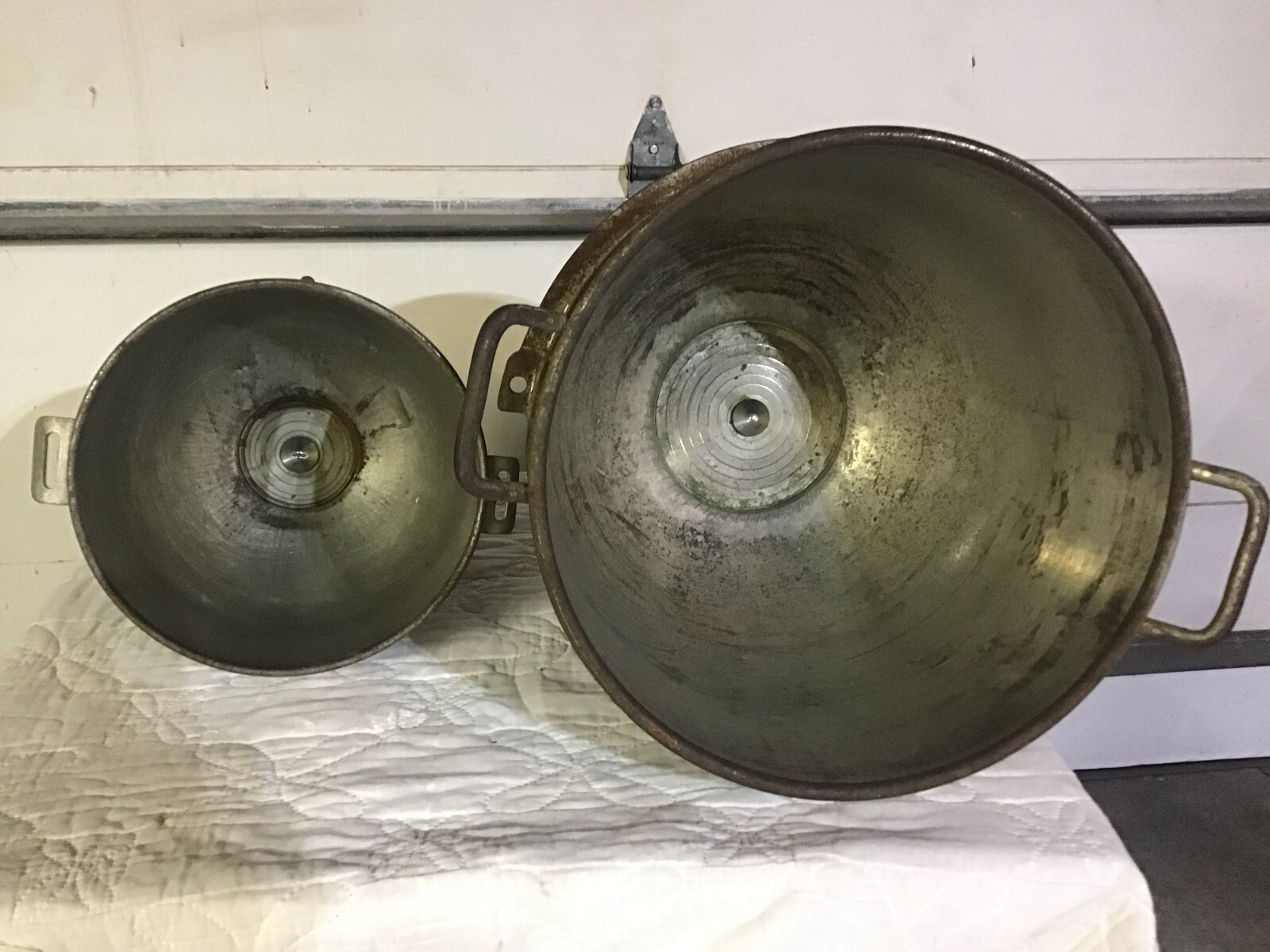 Vintage Hobart Air Whip 501-AW w 20 and 40 at bowls. includes compressor