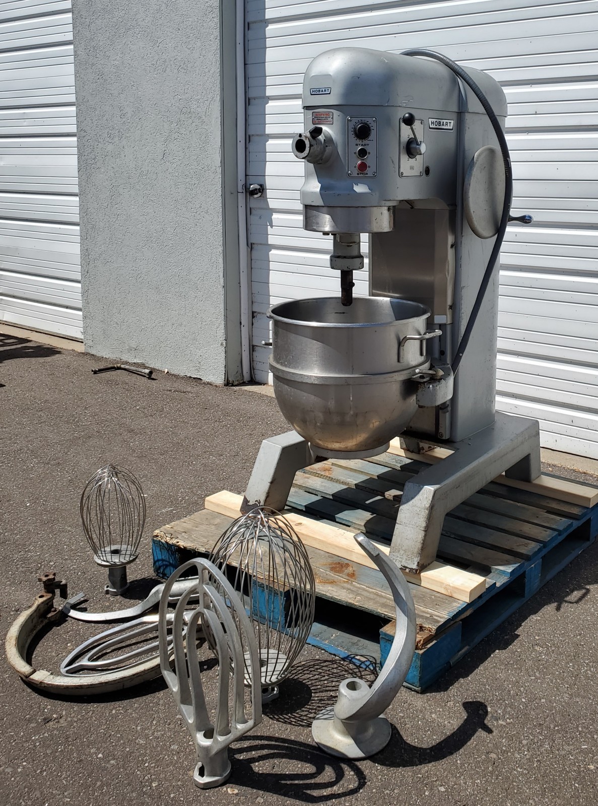 HOBART H-600T 60QT Mixer + 60 QT Bowl Hook Whisk Paddle + 30 QT reducer + tools