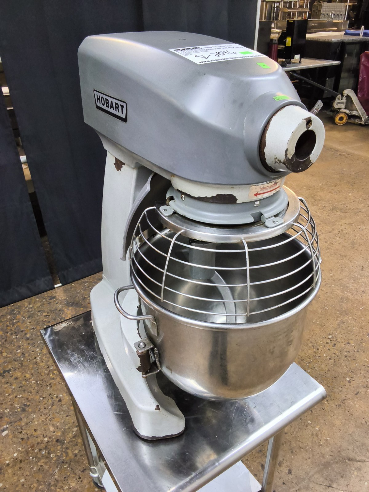 Hobart Legacy HL200 commercial Countertop 20 Quart Dough Mixer with bowl & hook