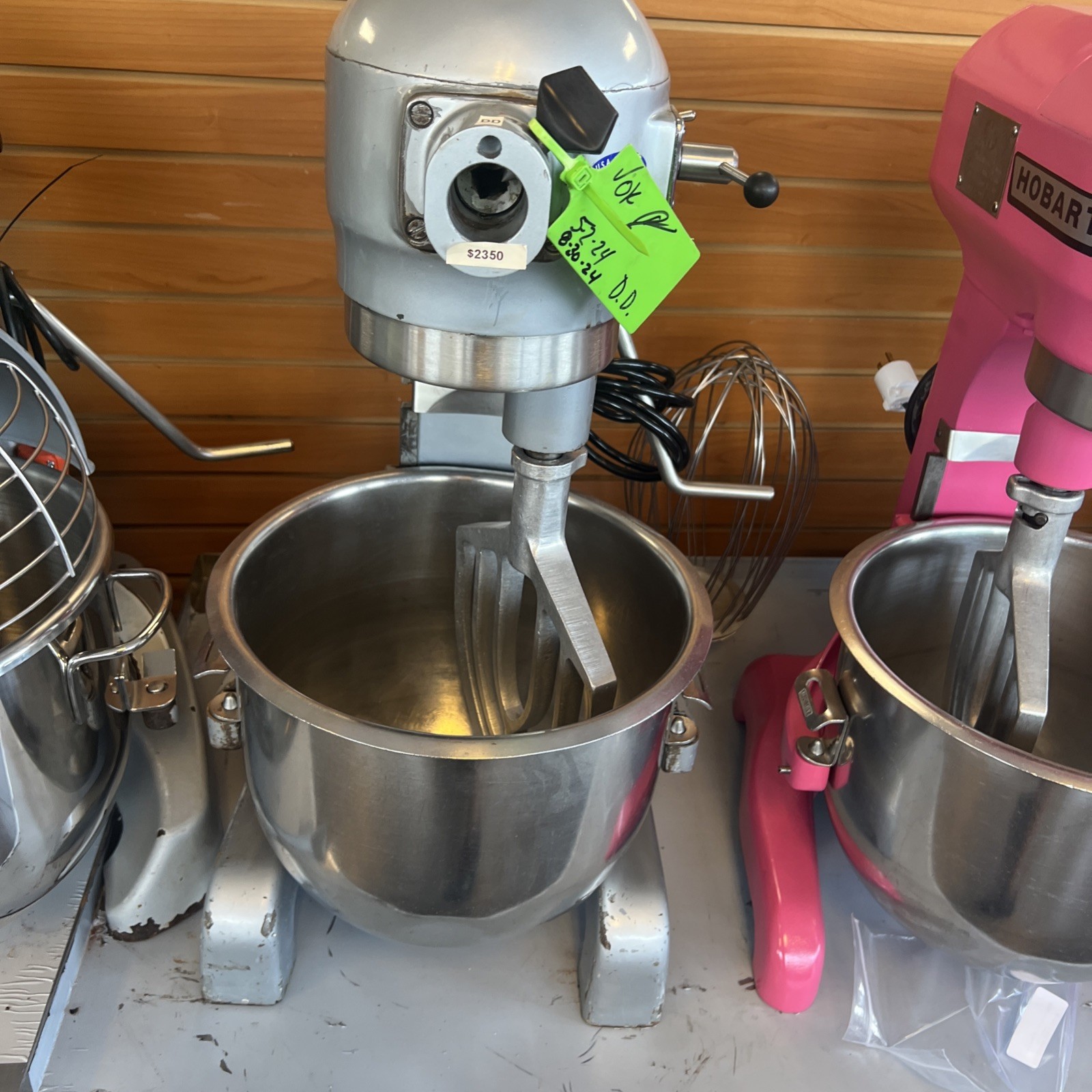 HOBART A 200 20 QT Mixer Includes Bowl & Pattle Hook & Whip 115V NICE SHAPE!