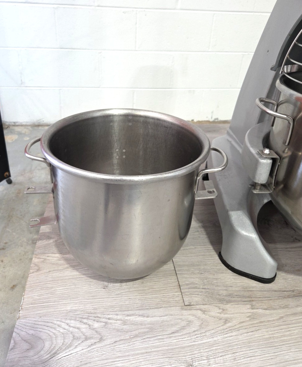 HOBART HL200 20 Quart Mixer With HOOK+2 BOWLS – 1/2 HP – Watch Running Video!