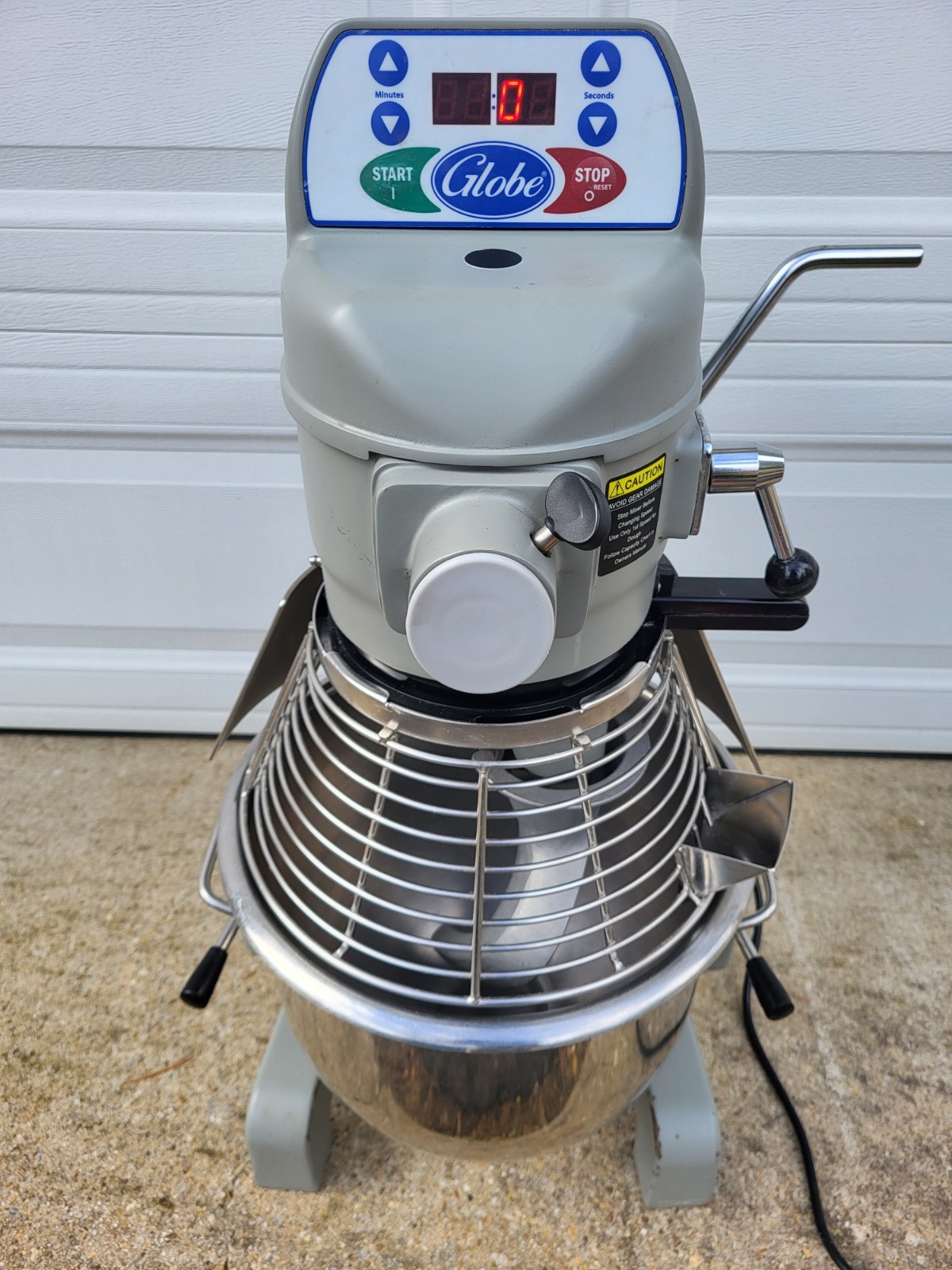 Globe SP 20 Commercial Dough Mixer 20 Quart with Stainless Steel Bowl and Paddle
