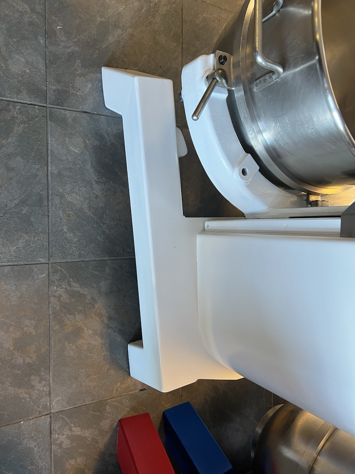 Hobart H-600T 60 Qt Mixer 1.HP – 3Ph – 208v New Stainless Bowl And Dough Hook