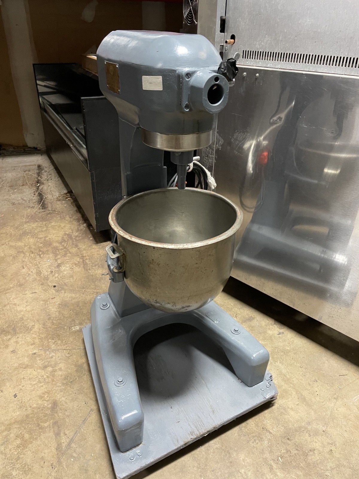 Hobart A-200-F 20QT Floor Model Mixer With Bowl