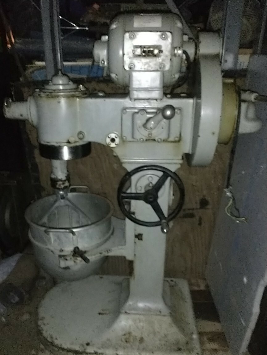 Hobart S-301 Dough Mixer 30 qt, 3 Speed, Bowl, Paddle, 3PH