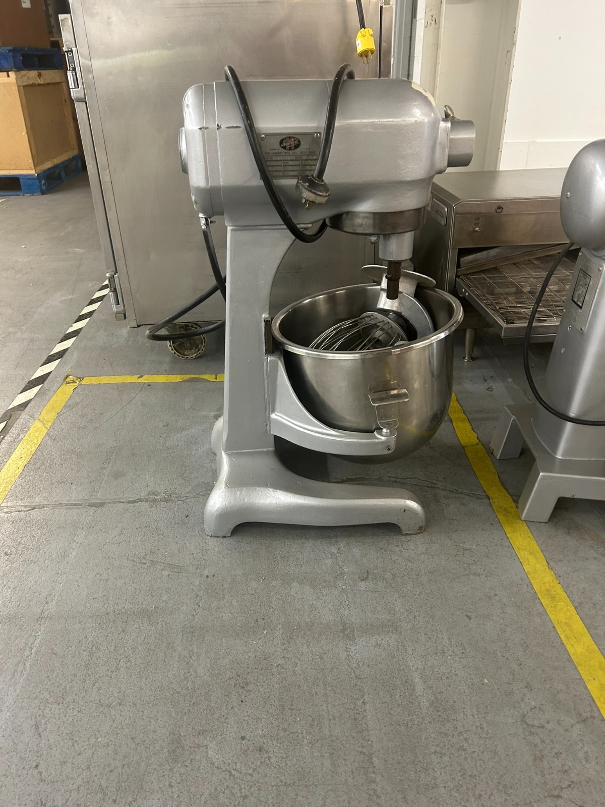 Hobart A200 20 QT Mixer w/ Bowl Whisk Paddle | 3 Speed