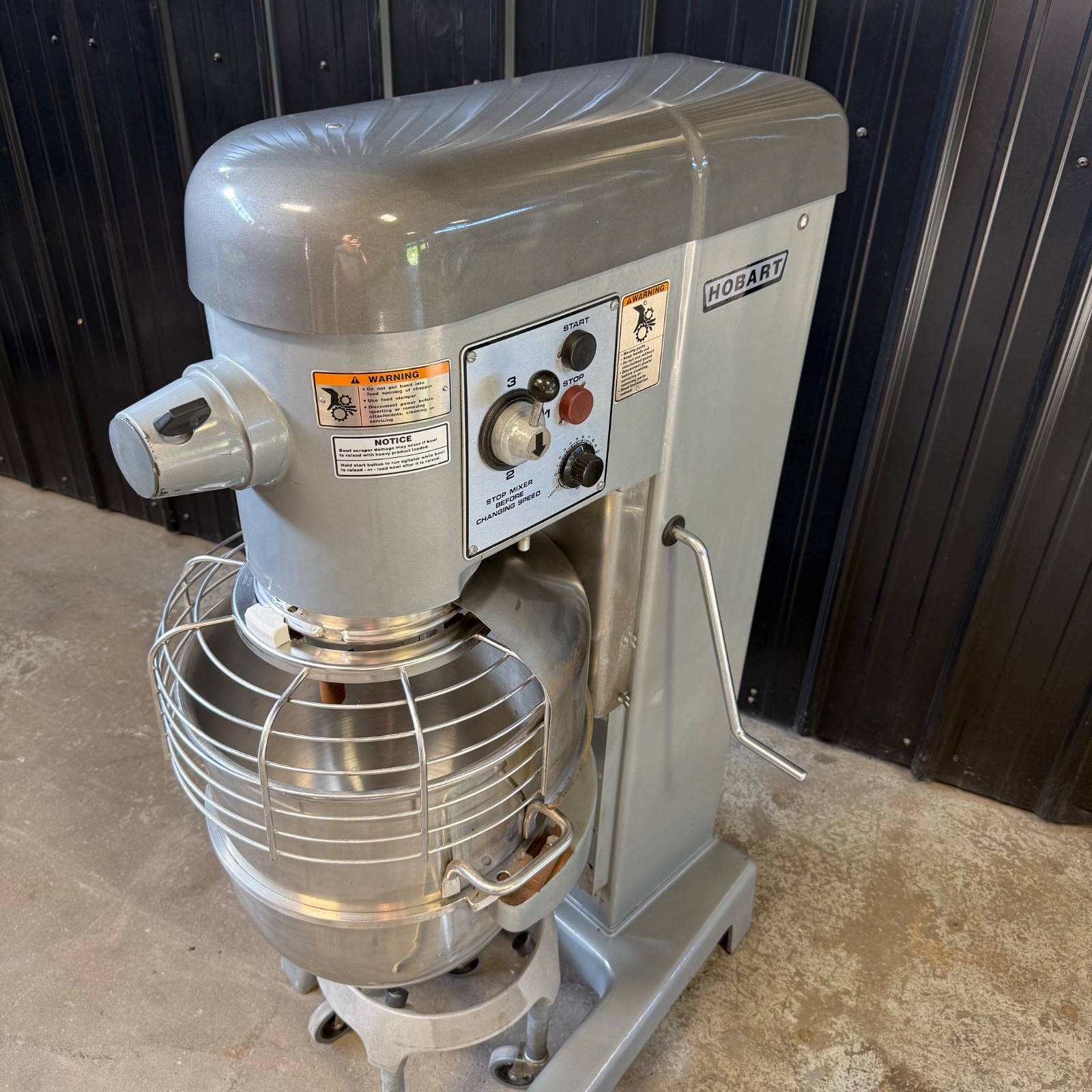 Hobart D340 40 Qt Mixer W/ Bowl & Attachments & Guard 1 1/2 HP 3 PH 480v