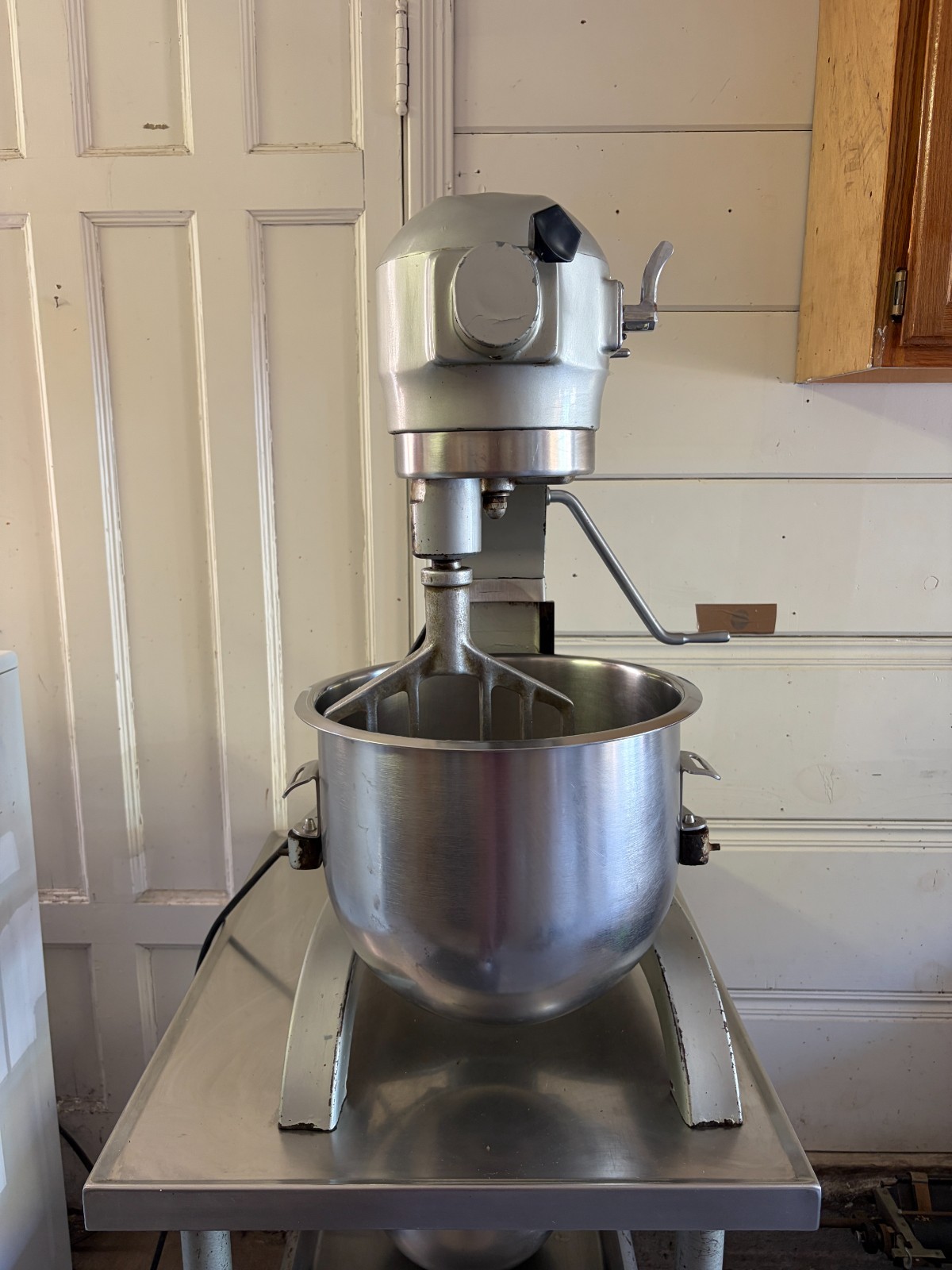 Hobart A-200T 20 QT Commercial Mixer 115V Single Phase Stand Timer w/ Bowls