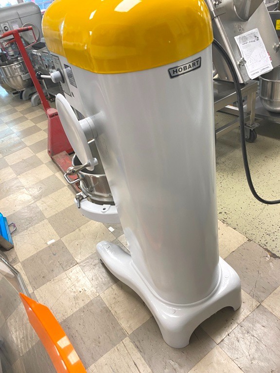 Mixer/ Hobart H-600 60 Qt Mixer w/ Attachments/ 208/220V-1PH, 10.5 A