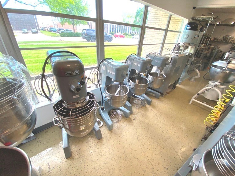 Mixers/ 30 Qt Hobart D-300 T /Planetary Mixer Floor Model /208-220V-3F-2.A
