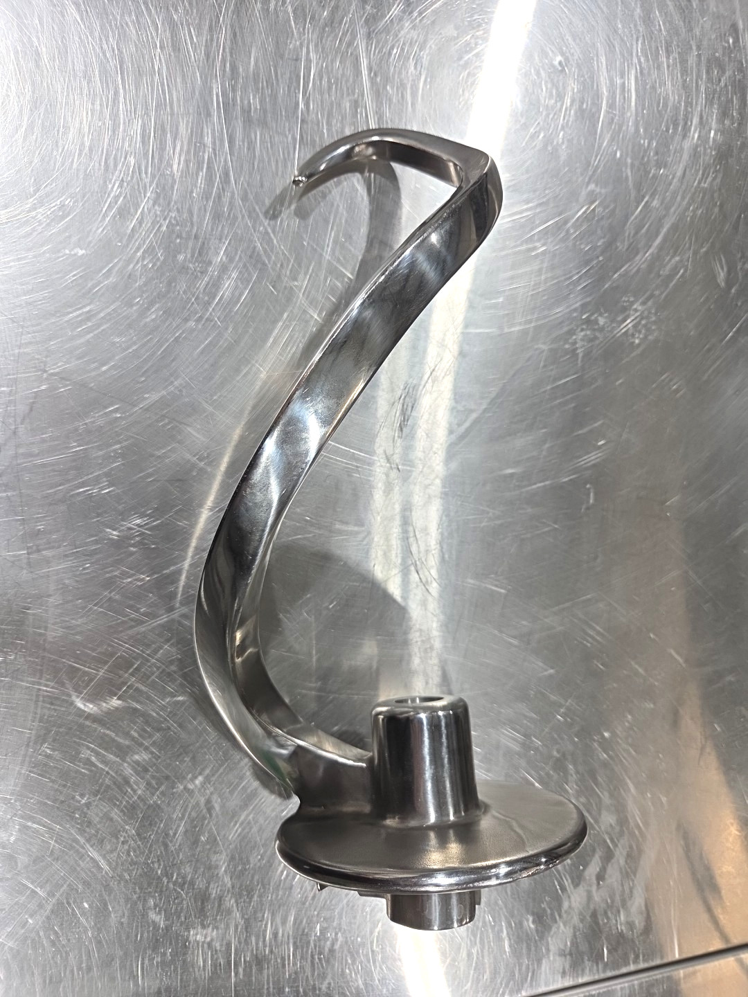 NEW HOBART 40QT Mixer HL400 W/ Hook, Whip, Paddle, Bowl – 3PH/1.5HP – Watch VID!