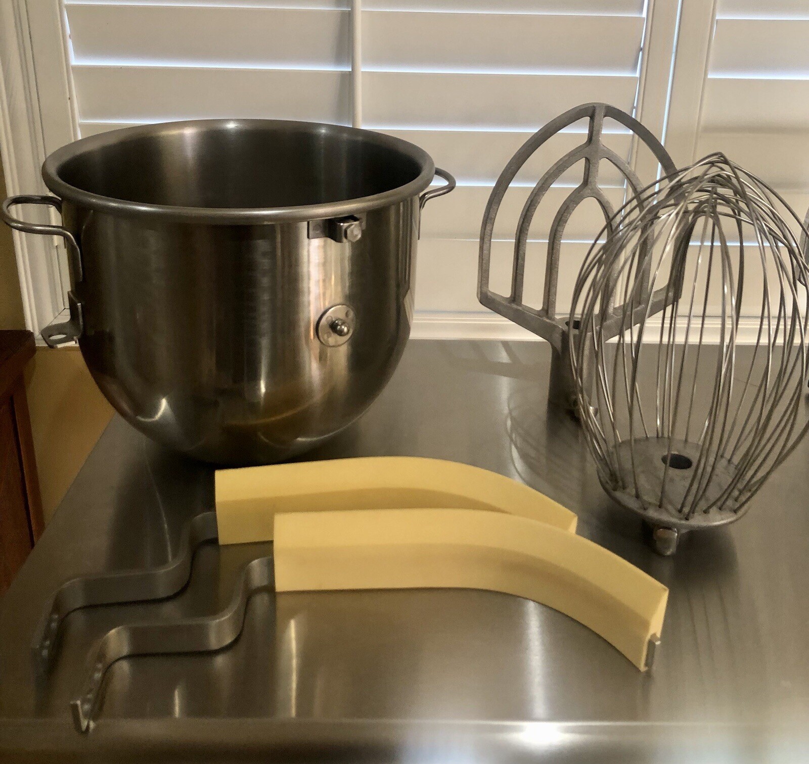 HOBART HL 200 Plus 20Qt And 12 Qt Bowls And All Accessories