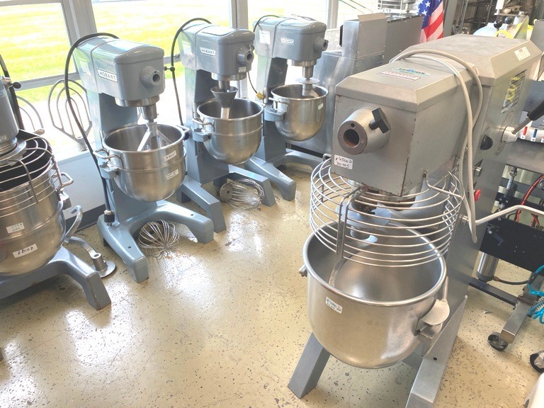 Mixers/ 30 Qt Hobart D-300 w/t 4 Attachments / 1/2 HP Film Attached/115V