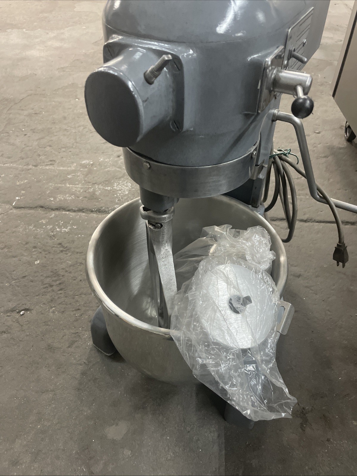 Hobart A-200 20 Qt Dough Mixer Refurbished With Guard Bowl 3 Attachments