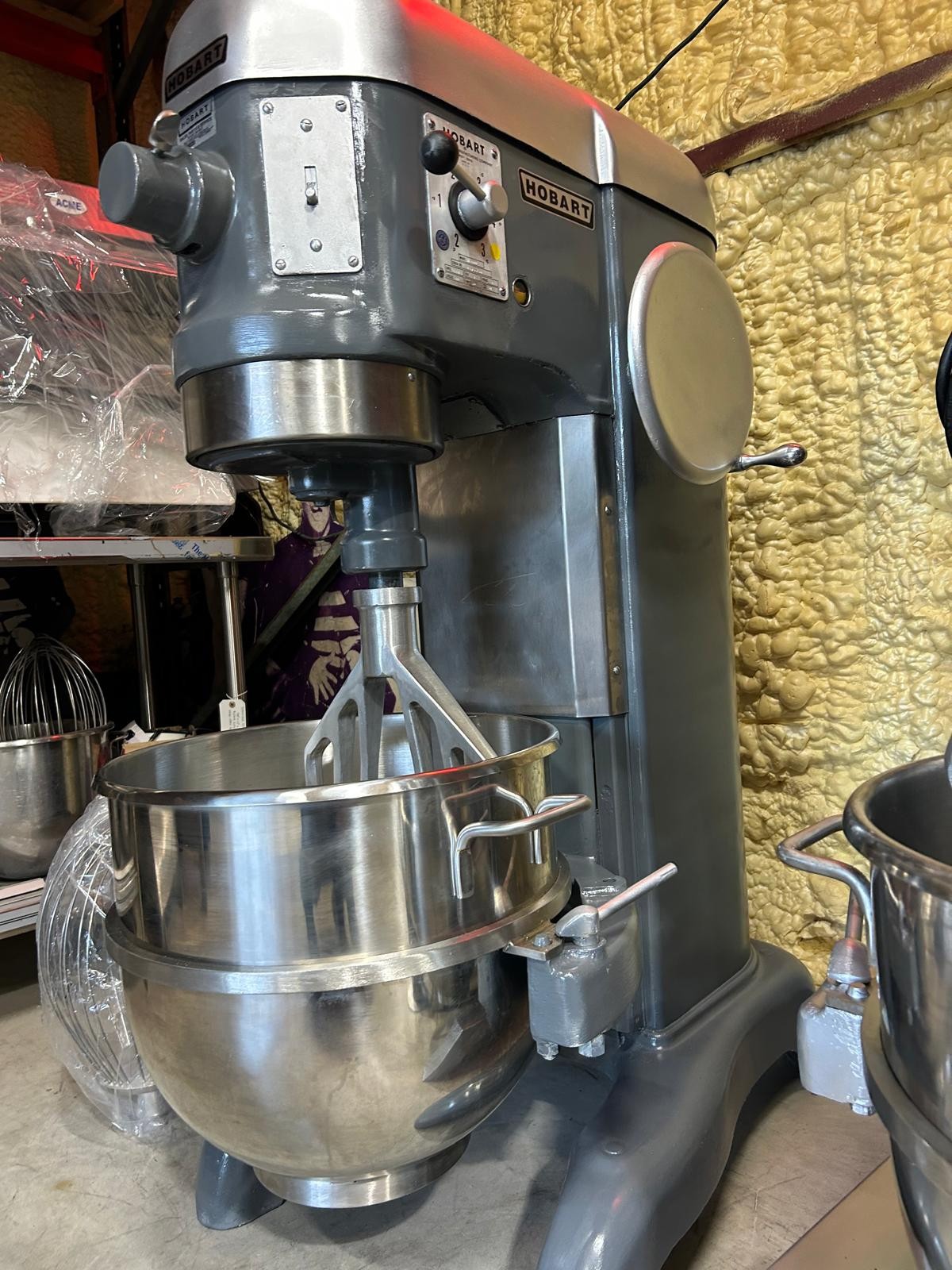 HOBART DOUGH MIXER H-600 60 QTZ { 115 VOLTS } SINGLE PH