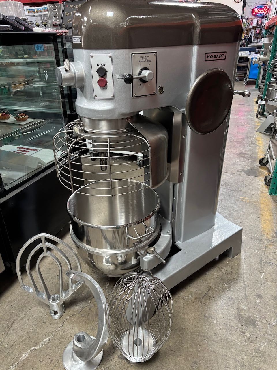 60 Quart Hobart H-600T Mixer 200V 1.5 HP 1 Phase NEW Bowl & Attachments Qt NSF