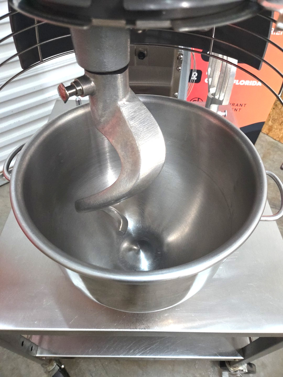 NEW HOBART 20QT HL200 Mixer W/ Bowl, Hook, Paddle, Whip, Table – WATCH VIDEO!