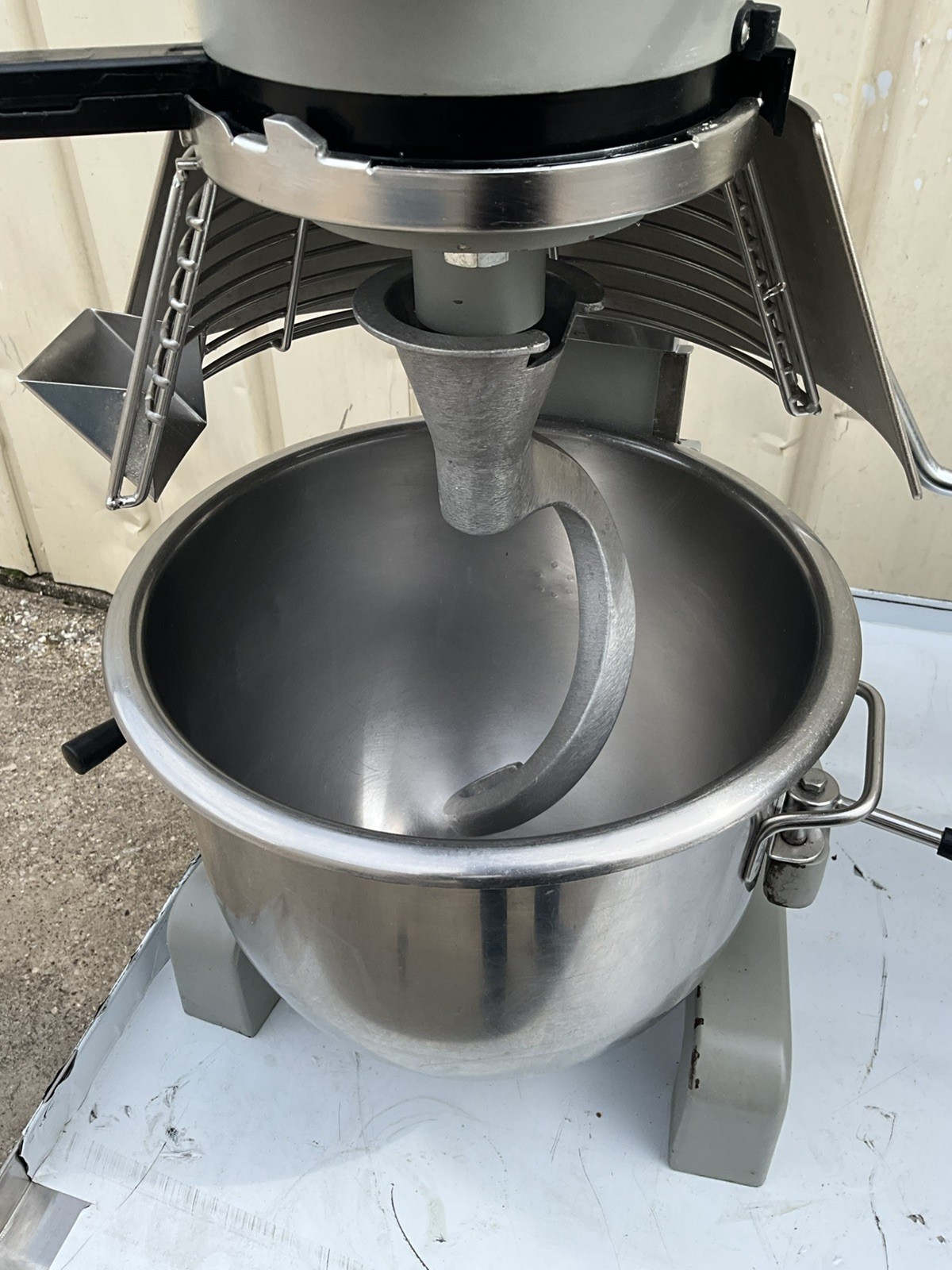 Globe SP20 20qt dough mixer bowl guard Pastry Shop Kitchen Bakery dough hook B