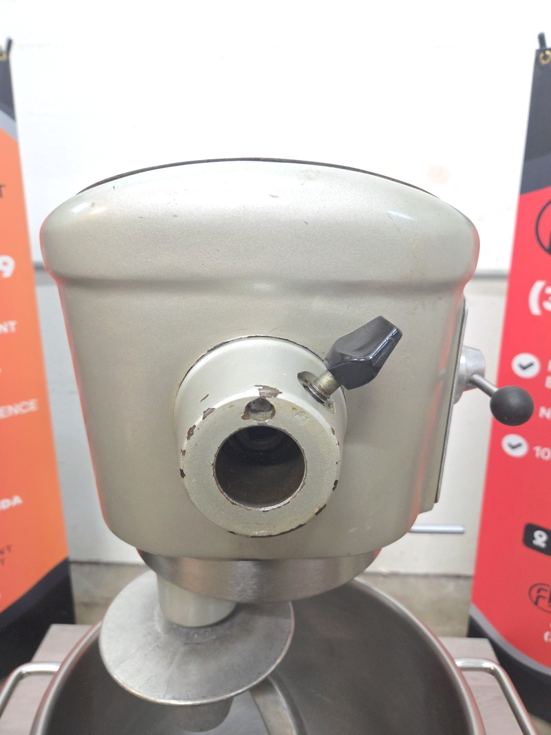 HOBART D300T 30QT MIXER W/ HOOK, WHIP, PADDLE,TIMER, BOWL – 1 Phase – WATCH VID!