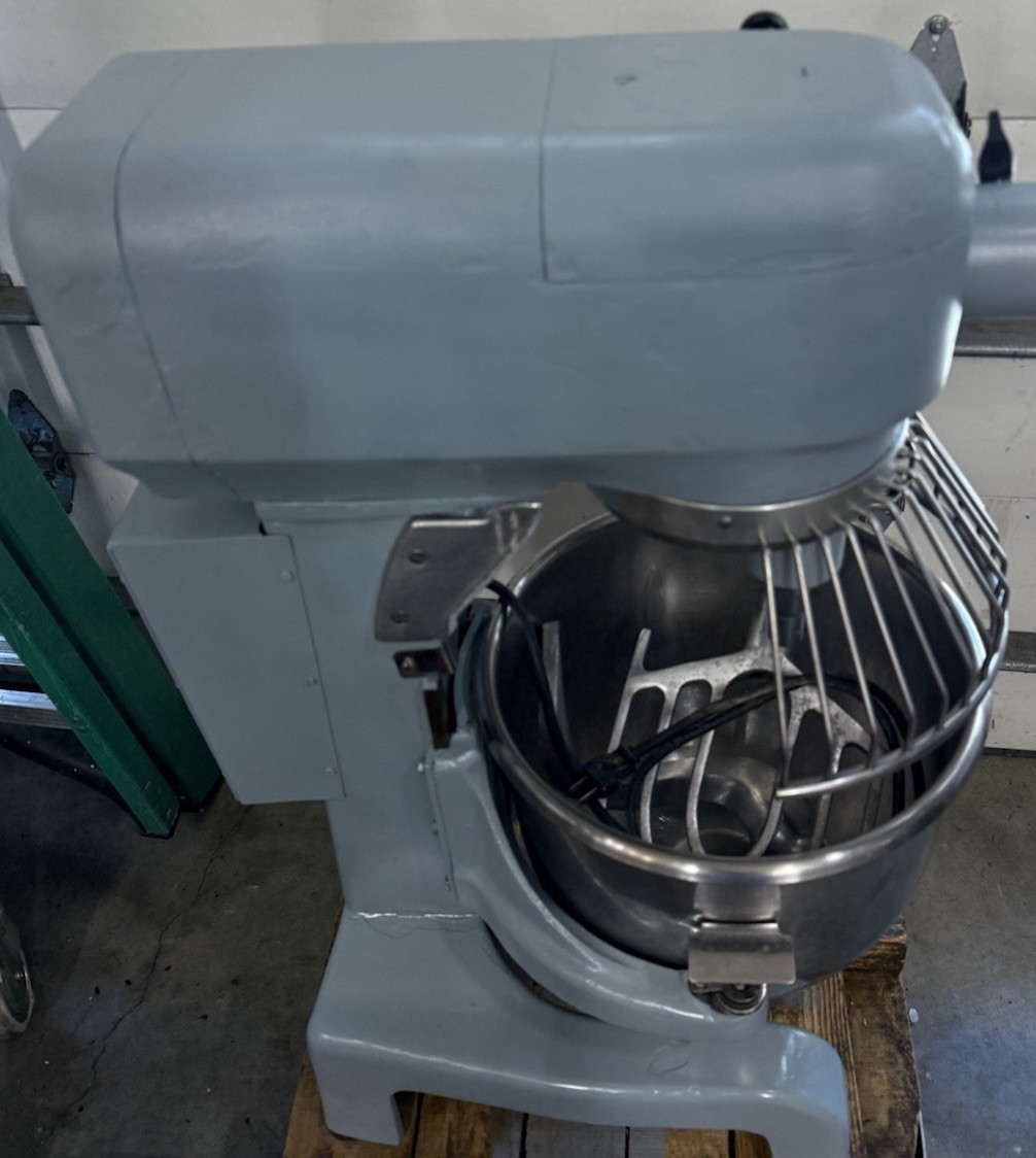 THUNDERBIRD ARM-02 20-QUART HEAVY DUTY MIXER. WITH BOWI, BEATER & DOUGH HOOK