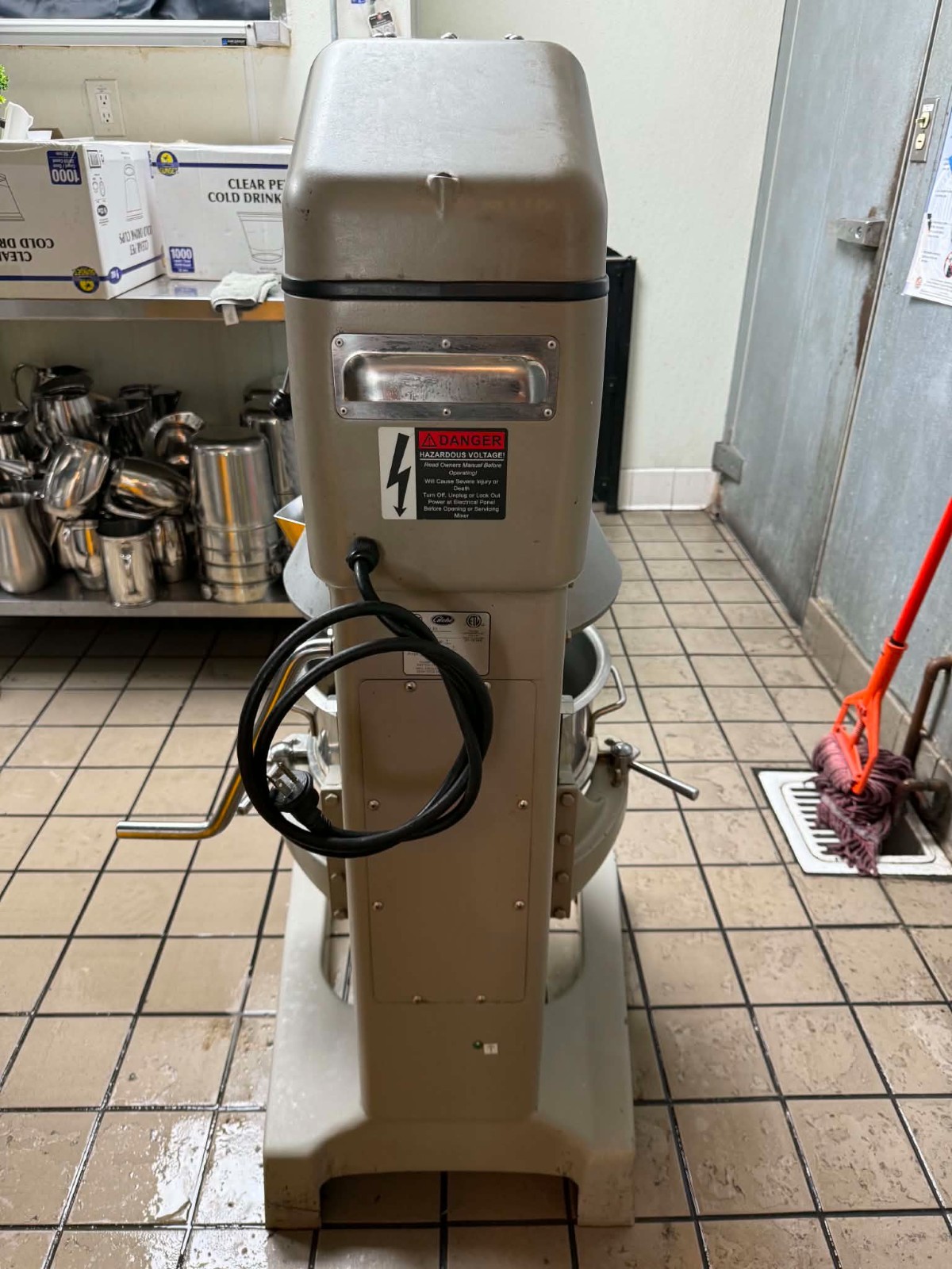 Globe SP30 30 Qt. Planetary Floor Mixer with Guard & Accessories – 120V