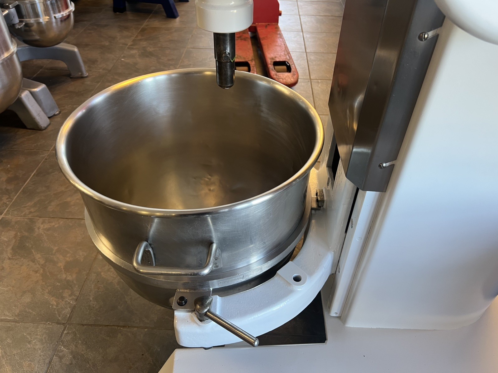Hobart H-600T 60 Qt Mixer 1.HP – 3Ph – 280v New Stainless Bowl And Dough Hook