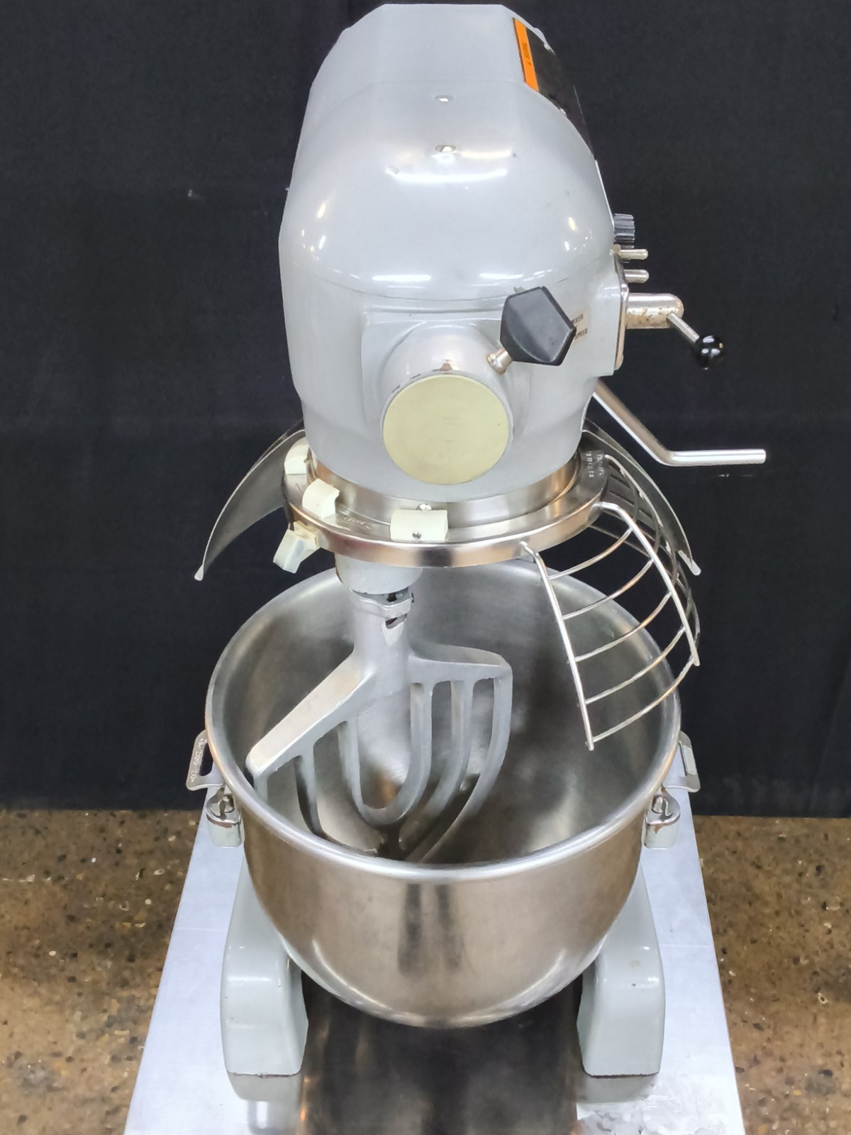 HOBART A-200T 20 QT COUNTERTOP BAKERY DOUGH MIXER WITH PADDLE