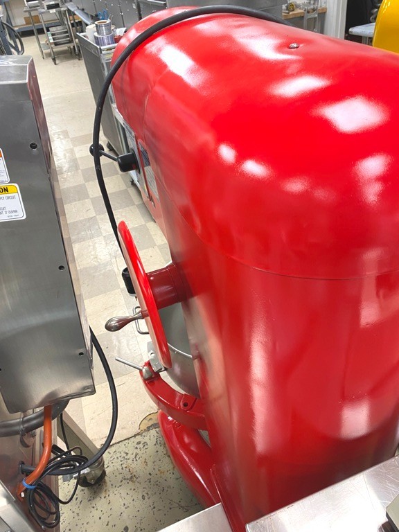 Mixers/ 60 Qt / Hobart H-600 / Mixer Red /w/t 4 Attachments/ 230V-1F-11A / 1-HP