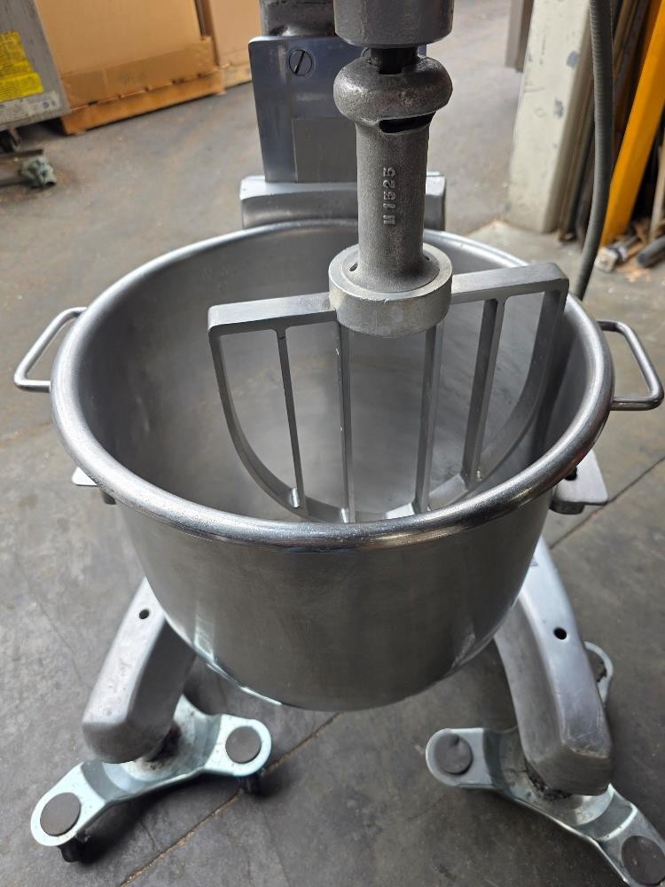 Blakeslee F-30DT 30 Quart Mixer Floor Model w/ Stainless steel Bowl +Flat Beater