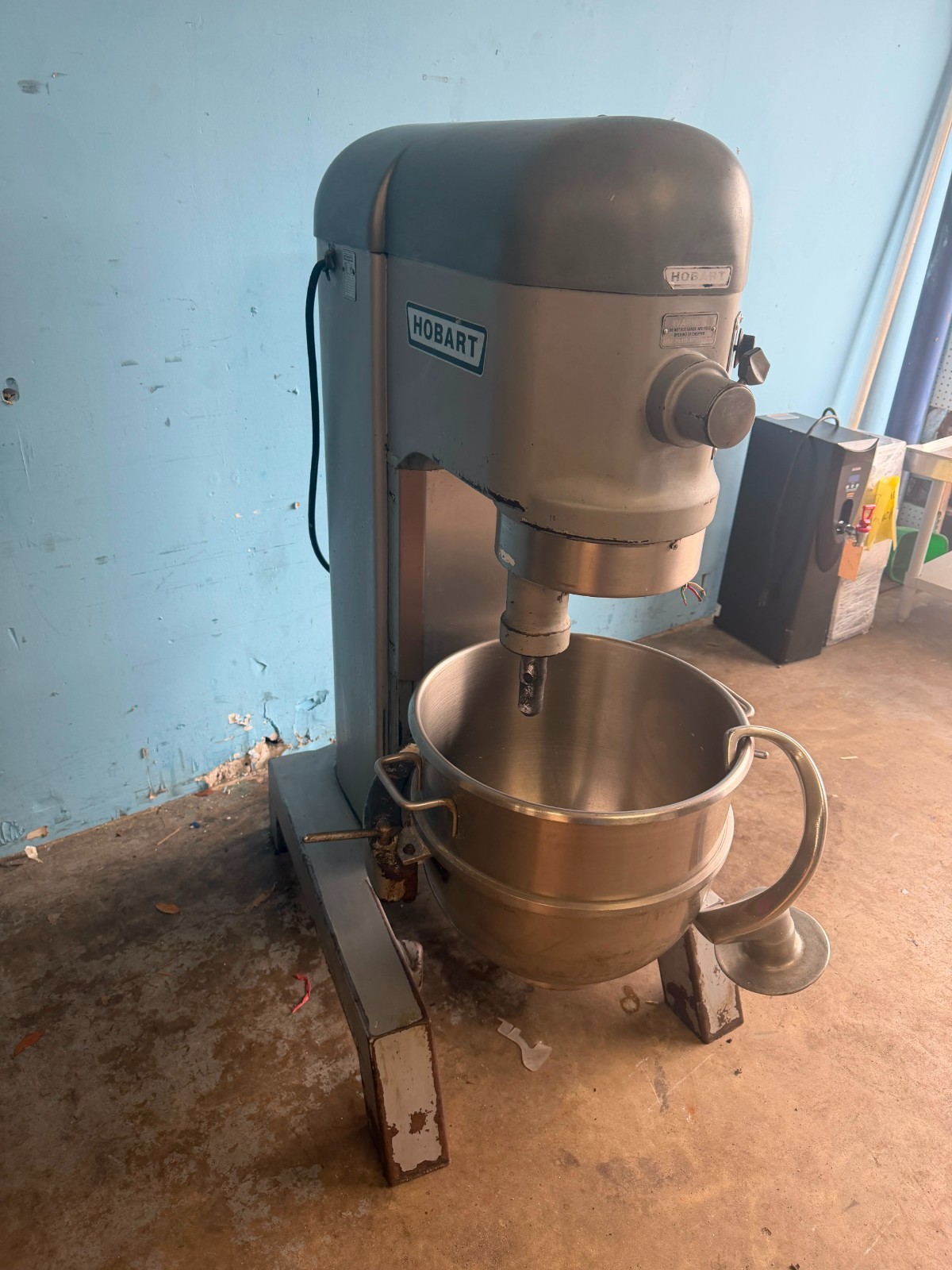 Hobart H-600T 60 Qt Commercial Floor Mixer 3 Phase 4-Speed Dough Mixer w/ Timer