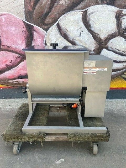 HEAVY-DUTY MEAT MIXER WITH 1 HP MOTOR AND 30-KG / 66-LB CAPACITY COMMERCIAL
