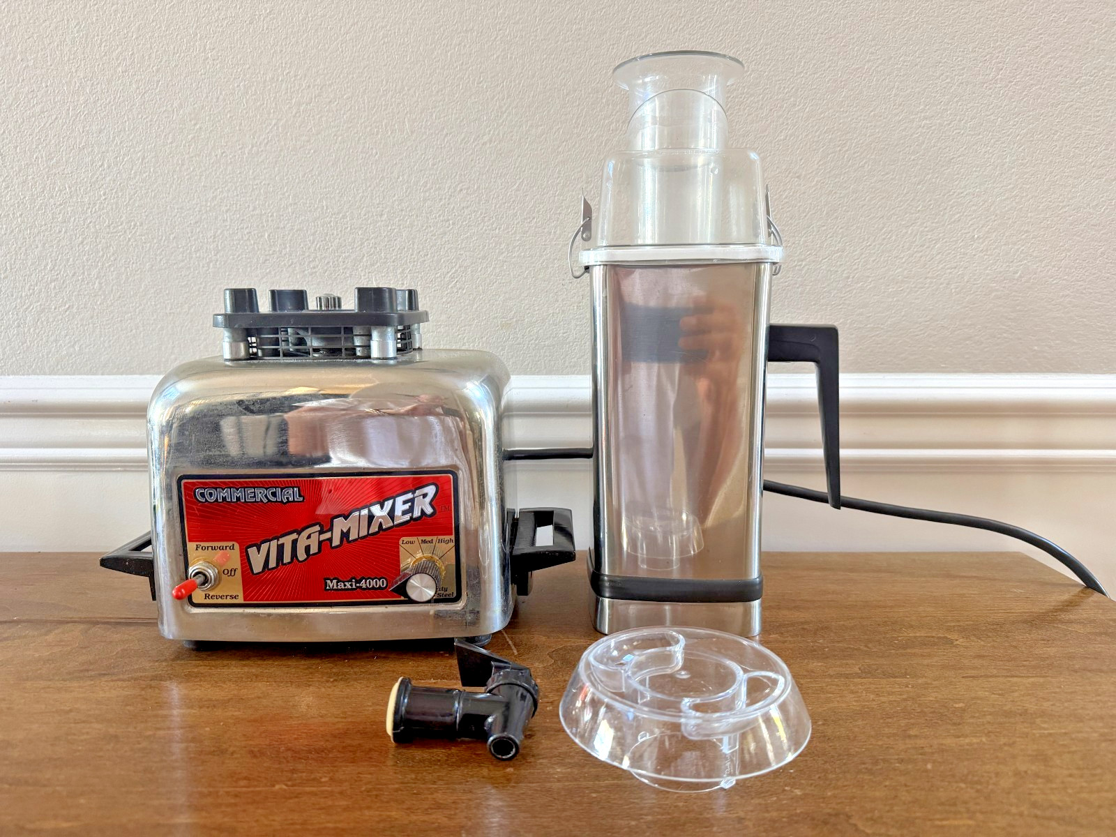 VITA-MIXER MAXI-4000 COMMERCIAL BLENDER MODEL 479044 W/ ACCESSORIES TESTED WORKS