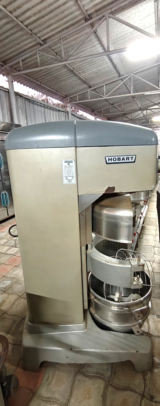 HOBART LEGACY HL600 60Qt dough mixer 1STD WITH ATTACHMENT ( CHECK DISCRIPTION)