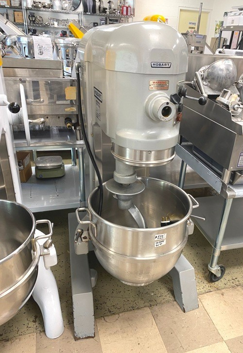 Mixers/ Hobart H-600T 60 Qt Mixer/ 2 HP NEW Motor w/ Attachments/ 200V-3PH