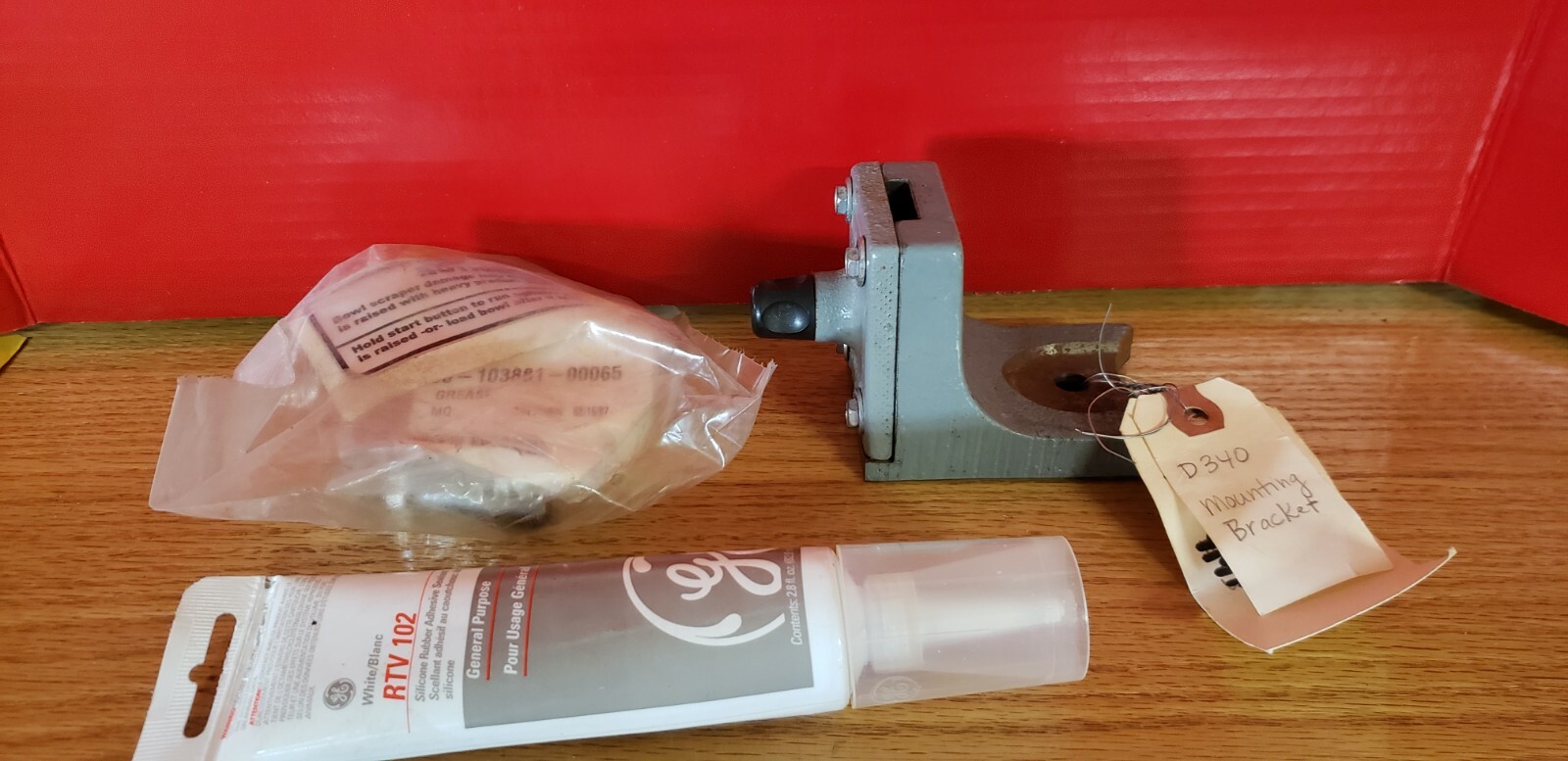 Hobart D340 Mixer Bowl Scraper Mounting Bracket Assy. 00-435206