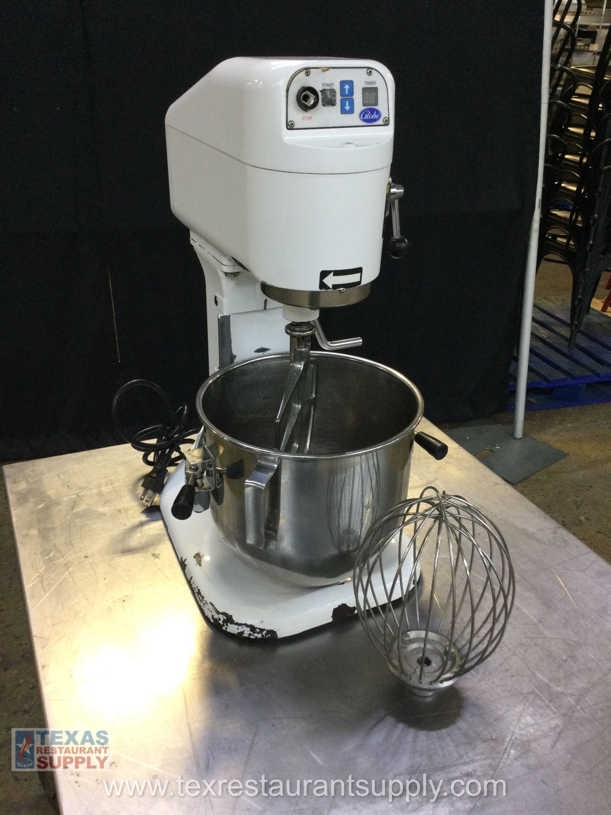 Globe SP8, 8 Qt Countertop Mixer With Bowl 2 Attachment